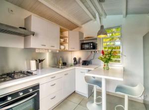 Køkken eller tekøkken på Appartement Domi Caraïbes 2