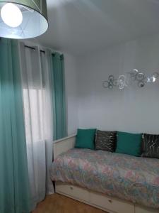 a room with a bed and a chandelier at Vivienda Vacacional Triste Condesa in Arenas de San Pedro