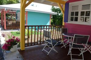 Balkón nebo terasa v ubytování Jardin des Anges-Bungalows créoles et studio