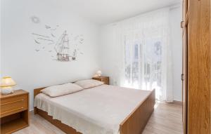 Ένα ή περισσότερα κρεβάτια σε δωμάτιο στο Nice Apartment In Jurandvor