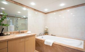 Koupelna v ubytování Shanghai Centre Serviced Apartment