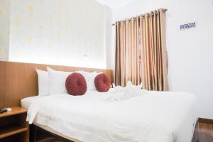 Voodi või voodid majutusasutuse King's Palace Medan RedPartner toas