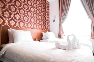 Voodi või voodid majutusasutuse King's Palace Medan RedPartner toas