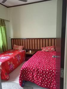 Ένα ή περισσότερα κρεβάτια σε δωμάτιο στο zous homestay +8 φωτογραφίες