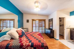 a bedroom with a bed and a blue wall at Remodeld5BR Modern Retreat with Covered Pool in El Paso +26 photos