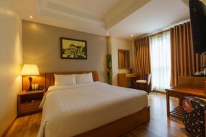 Postel nebo postele na pokoji v ubytování Roseland Corp Hotel