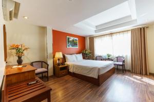 Postel nebo postele na pokoji v ubytování Roseland Corp Hotel