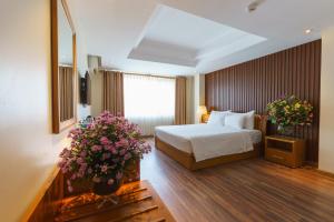 Postel nebo postele na pokoji v ubytování Roseland Corp Hotel
