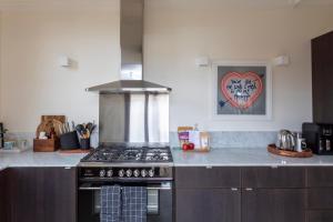 a kitchen with a stove and a counter top at Rochville - Luxe, Dog Friendly Townhouse, Kyneton in Kyneton