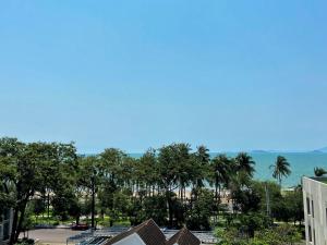 歸仁的住宿－Quy Nhơn Balahouse，从度假村的阳台上可欣赏到海景