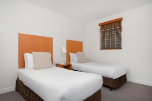 Voodi või voodid majutusasutuse Mantra Mooloolaba Beach toas