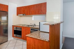 Köök või kööginurk majutusasutuses Mantra Mooloolaba Beach