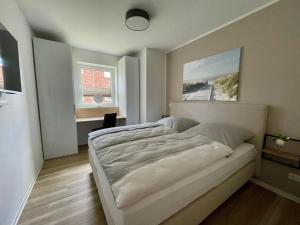 Postel nebo postele na pokoji v ubytování Fewo Meeresleuchten Haus Memmert