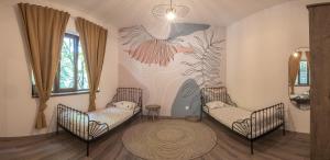 Postel nebo postele na pokoji v ubytování Linden House - A lovely apartment in central Varna