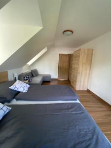 Posteľ alebo postele v izbe v ubytovaní Apartmán 430