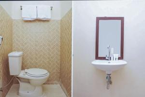 twee foto's van een badkamer met toilet en wastafel bij RedDoorz Syariah at Jemursari Surabaya in Surabaya
