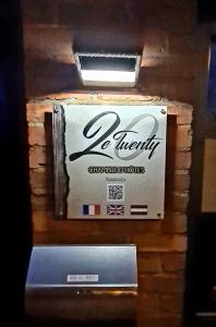 Certifikát, hodnocení, plakát nebo jiný dokument vystavený v ubytování Le Twenty