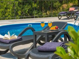 Bazén v ubytovaní Family Holiday Home Nest alebo v jeho blízkosti