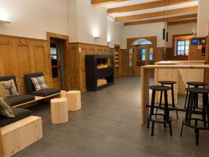 Istumisnurk majutusasutuses Hotel Weisses Kreuz Bergün