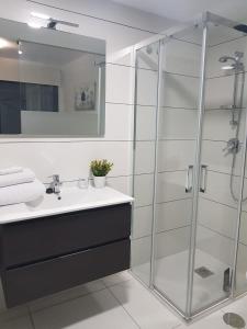 Koupelna v ubytování NEW Stunning ground floor Apartment with Jacuzzi