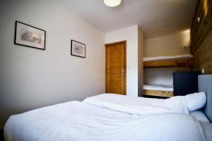 Postel nebo postele na pokoji v ubytování Cocon la Plagne