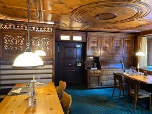 Istumisnurk majutusasutuses Hotel Weisses Kreuz Bergün