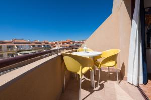 A balcony or terrace at Home2Book Casa La Pepita 2