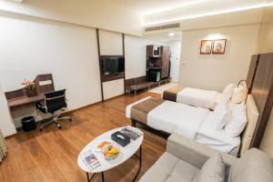 TV a/nebo společenská místnost v ubytování Spree Hotel Aurangabad