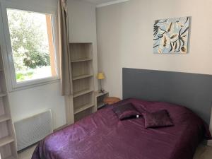 Posteľ alebo postele v izbe v ubytovaní Le voilier. Honfleur T2 dans résidence avec piscine
