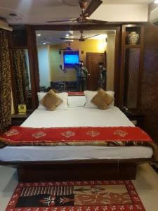 Postel nebo postele na pokoji v ubytování Hotel Roma Deluxe - New Delhi Railway Station