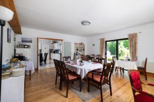 Kuchyň nebo kuchyňský kout v ubytování Ely House B&B