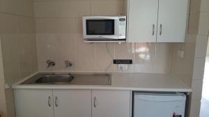 a white microwave oven sitting on top of a kitchen counter at Barham Bridge Motor Inn in Barham