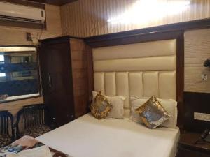 Postel nebo postele na pokoji v ubytování Hotel Roma Deluxe - New Delhi Railway Station