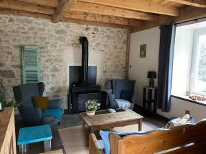 a living room with a wood stove at L'instant présent in Echallon