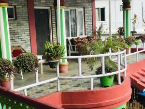 Rõdu või terrass majutusasutuses Hotel Buddha Land