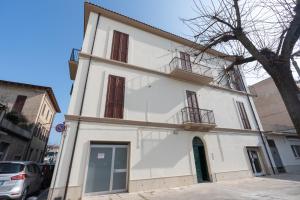 Budova, kde se apartmán nachází + 2 fotografie