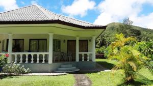 Afbeelding uit fotogalerij van Skyblue Guesthouse - Self Catering in Baie Sainte Anne