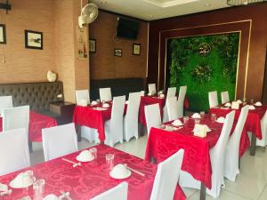 Een restaurant of ander eetgelegenheid bij View Hotel Vientiane