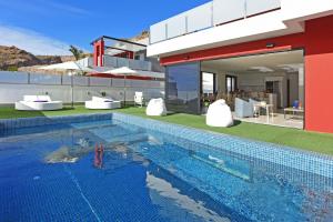 The swimming pool at or close to Villa Morro del Guincho 27