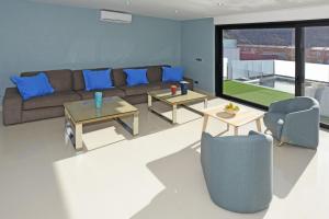 A seating area at Villa Morro del Guincho 27