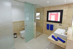 A bathroom at Villa Morro del Guincho 27