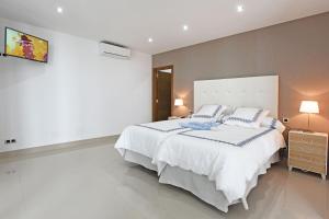A bed or beds in a room at Villa Morro del Guincho 27