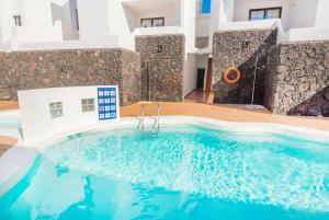 Basen w obiekcie Apartamentos Tabaiba lub w pobliżu