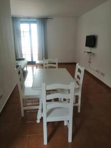 Telewizja i/lub zestaw kina domowego w obiekcie Apartamentos Tabaiba