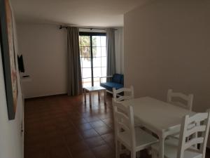 Część wypoczynkowa w obiekcie Apartamentos Tabaiba
