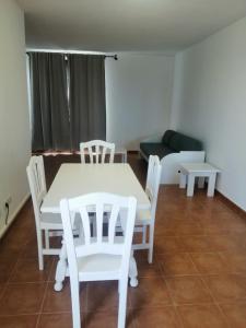 Część wypoczynkowa w obiekcie Apartamentos Tabaiba