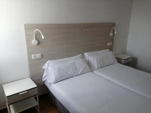 Łóżko lub łóżka w pokoju w obiekcie Apartamentos Tabaiba