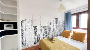 a bedroom with a bed and a wall with dots at Casa Alquife in Sierra Nevada