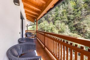 a balcony with chairs and a view of the mountains at Apartment Ub31 One in Eggen