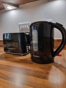 two black coffee pots sitting on a wooden table at The Silverstone House. Comfort, Convenience and no hassle at the doorstep of Silverstone Race Circuit. in Silverstone